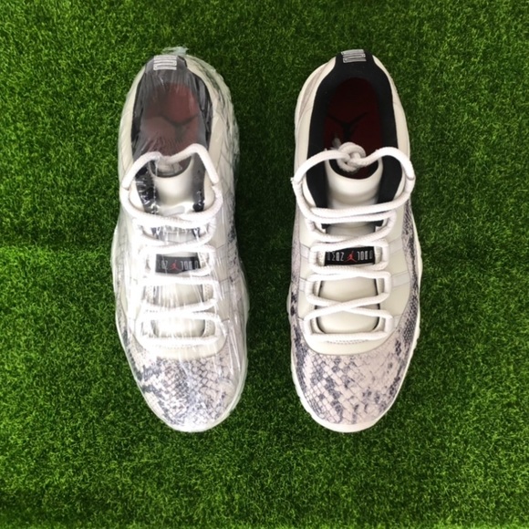 Jordan 11 Low Snakeskin Light Bone - Picture 3 of 7
